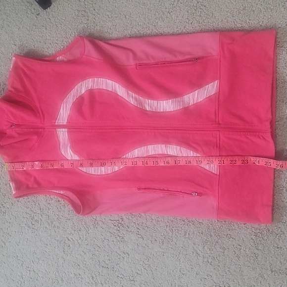 Lululemon in stride Pink Zipper Vest with reflective bird or doves on back size4 - Picture 12 of 15